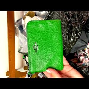 Super cute never used and it’s just not my style!